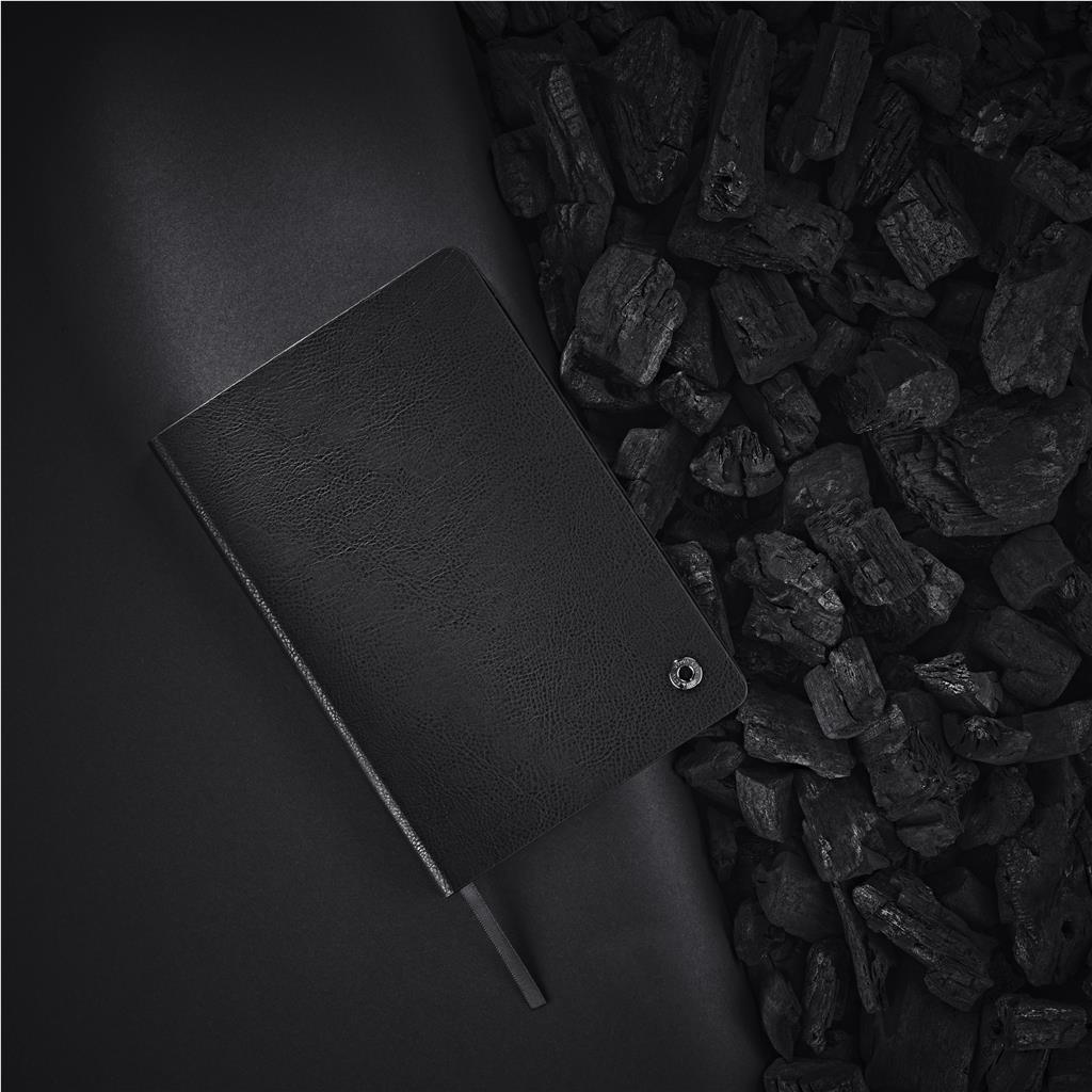 AV-19143_LIFESTYLE-NO-LOGO