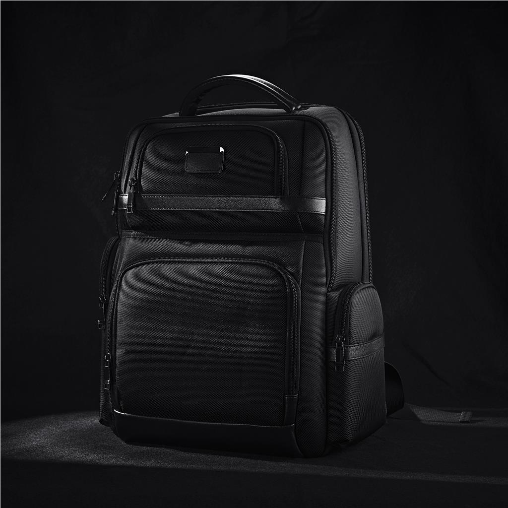 GP-AV-72-B_LIFESTYLE-NO-LOGO