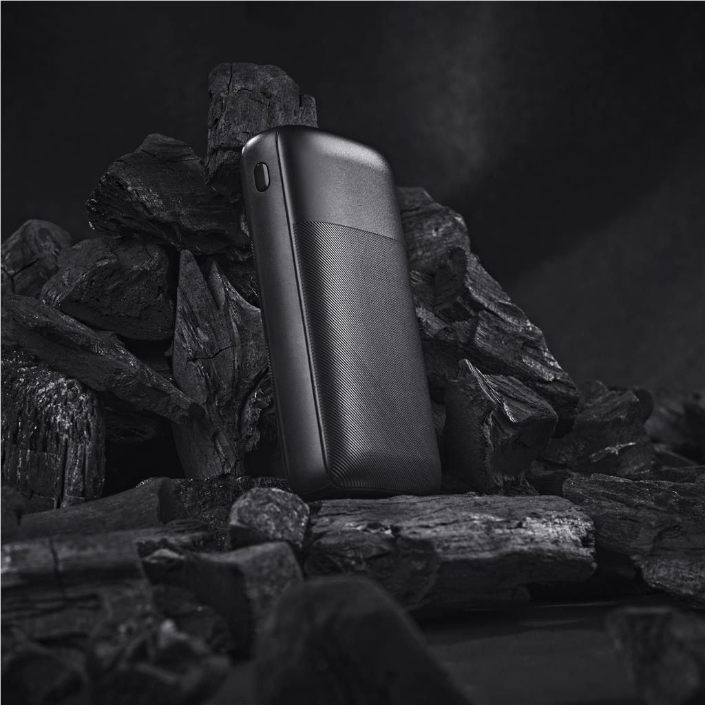 MT-AV-460-B_LIFESTYLE 1-NO-LOGO